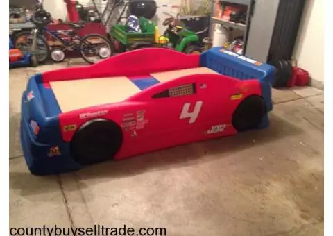 Step 2 convertible toddler/twin stock car bed
